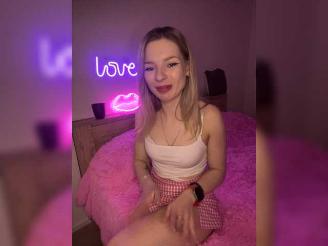 miahollis's BongaCams show and profile