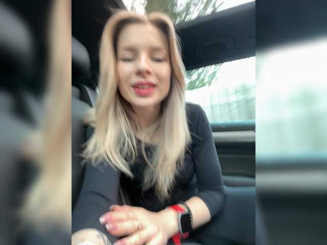 go to chat with miahollis