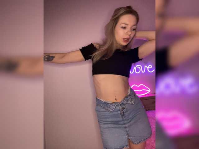 miahollis's BongaCams show and profile