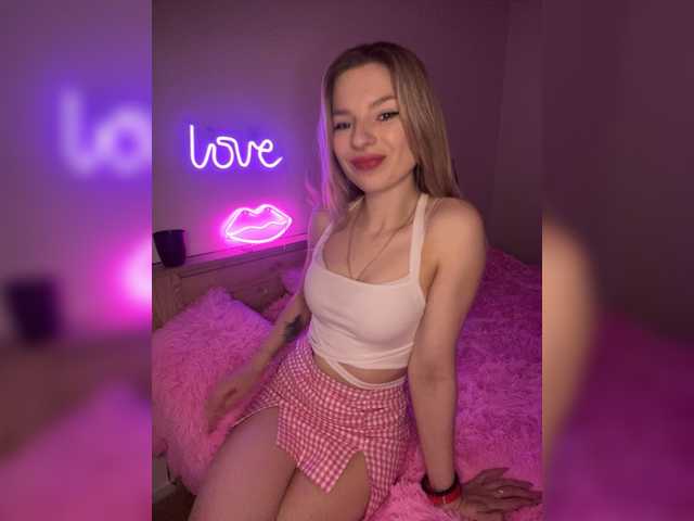 miahollis's BongaCams show and profile