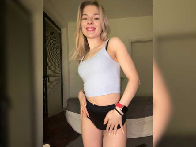 miahollis's BongaCams show and profile