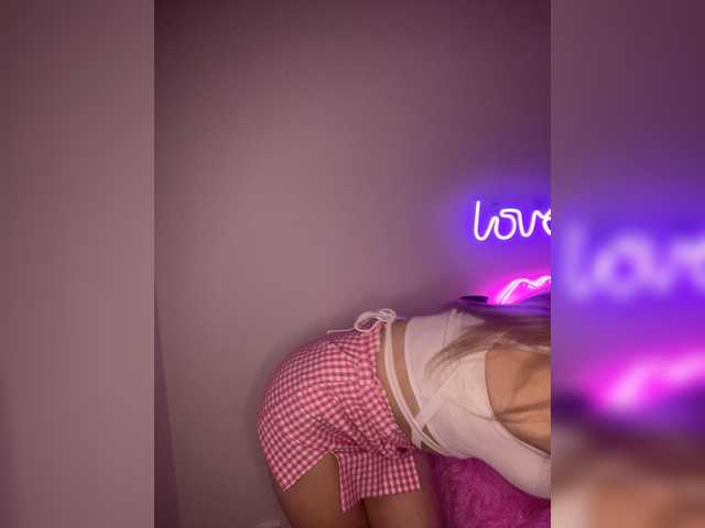 miahollis's BongaCams show and profile