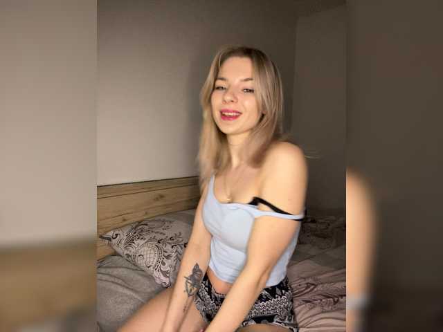 miahollis's BongaCams show and profile