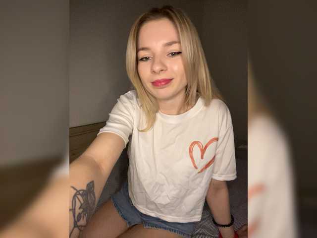 miahollis's BongaCams show and profile