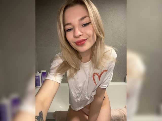 miahollis's BongaCams show and profile