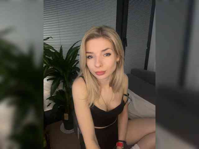 miahollis webcam