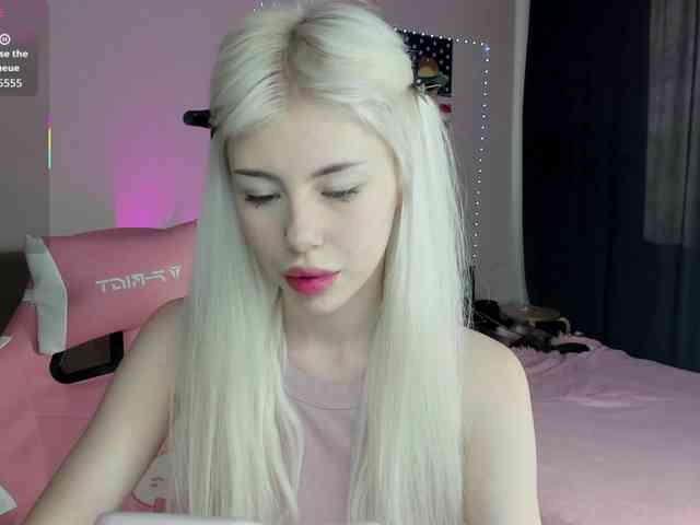 redqwe0u0 Live Webcam on BongaCams