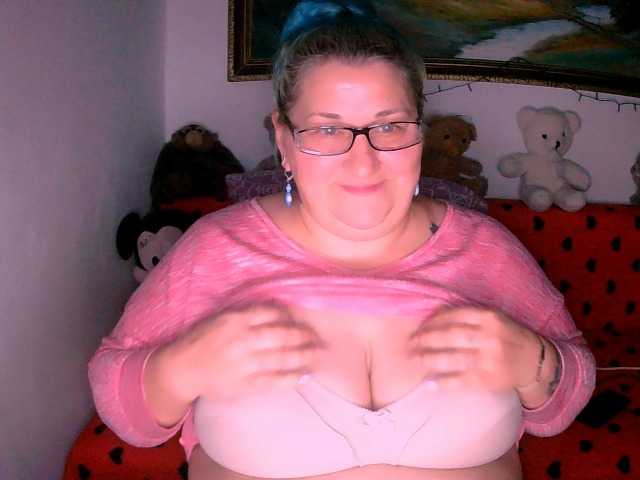 BlondyBigBoobs, une amatrice française avec qui discuter et avoir du sexe