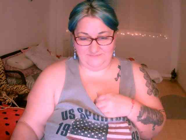 BlondyBigBoobs webcam