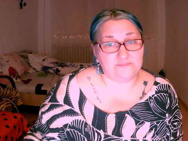 BlondyBigBoobs webcam