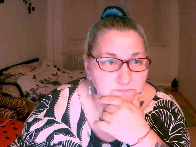 BlondyBigBoobs webcam