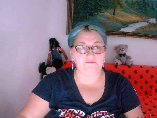 BlondyBigBoobs webcam