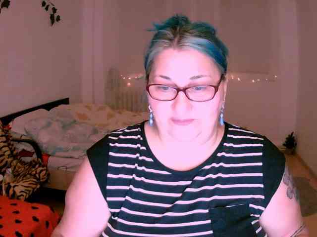 BlondyBigBoobs webcam