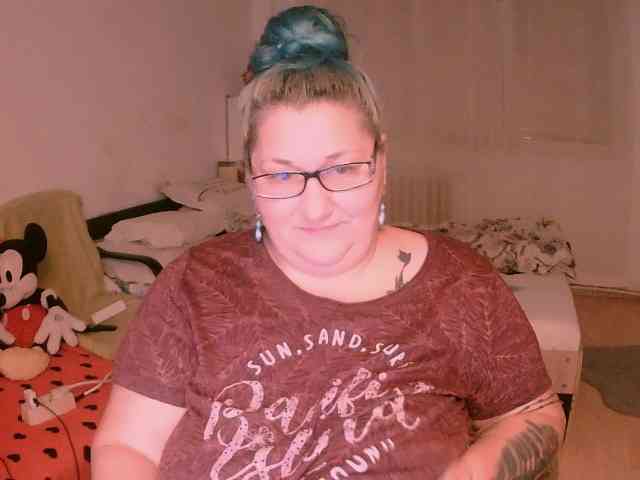 BlondyBigBoobs webcam