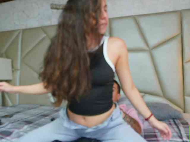 Be-Curiouss Live Webcam on BongaCams