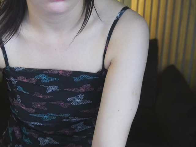 LiviaShy's BongaCams show and profile