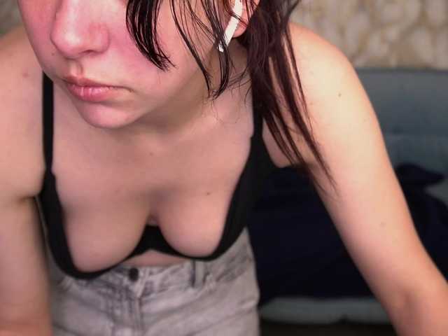 LiviaShy's BongaCams show and profile