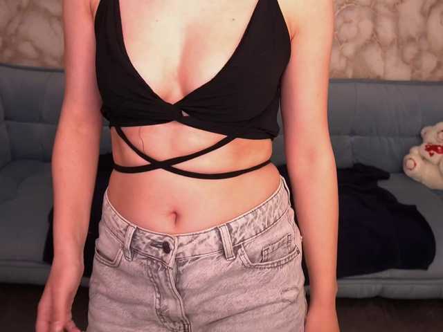 LiviaShy's BongaCams show and profile