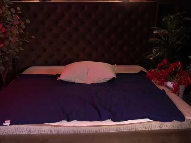 LiviaShy's BongaCams show and profile