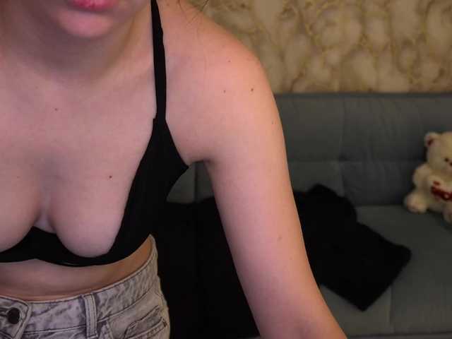 LiviaShy's BongaCams show and profile