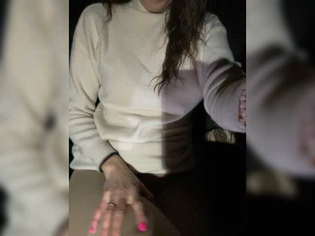 Karamelka111's BongaCams show and profile