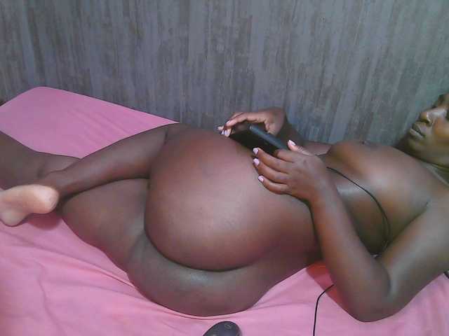 Dark-chocolate001's BongaCams show and profile