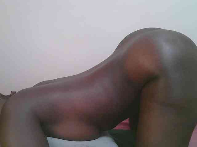 Dark-chocolate00... Live Webcam on BongaCams