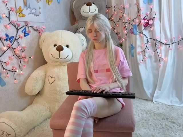 ViollaDream's BongaCams show and profile