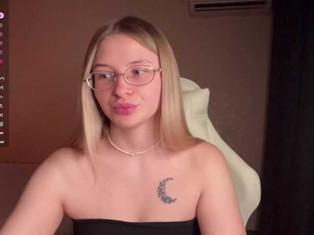 VictoriaMist's BongaCams show and profile