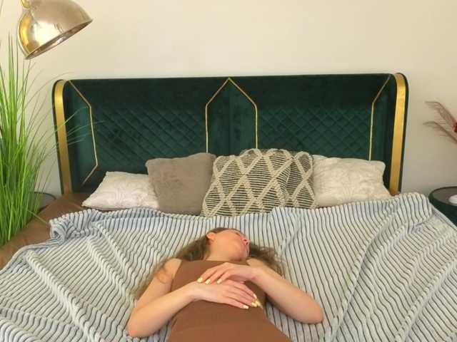 CyrenaLuxe's BongaCams show and profile