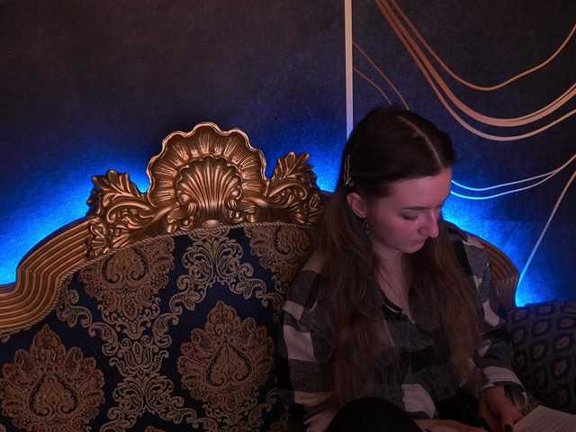 CyrenaLuxe's BongaCams show and profile