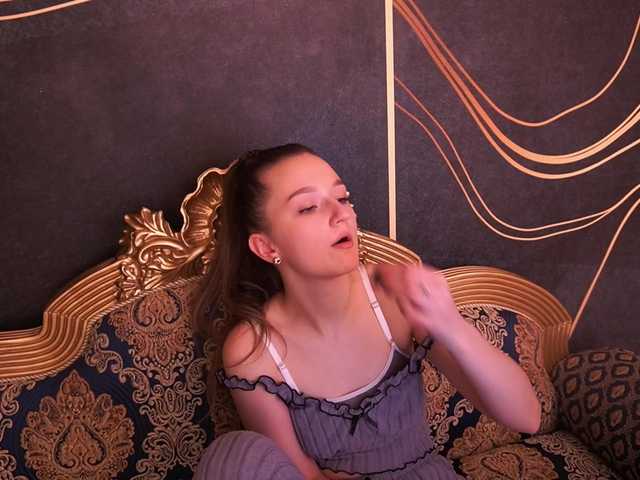 CyrenaLuxe – webcam model profile photo