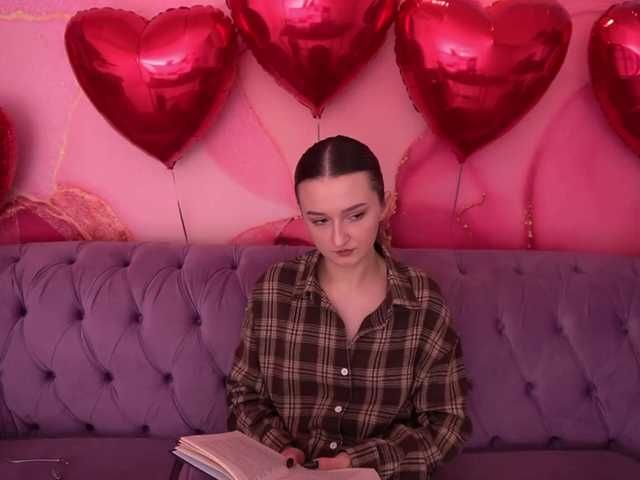 CyrenaLuxe's BongaCams show and profile