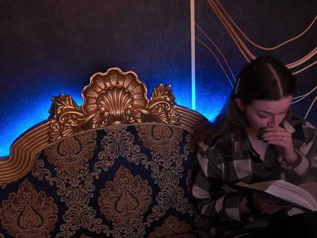 CyrenaLuxe's BongaCams show and profile