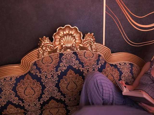 CyrenaLuxe's BongaCams show and profile