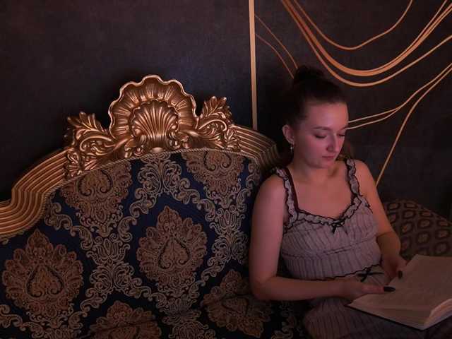 CyrenaLuxe – webcam model profile photo