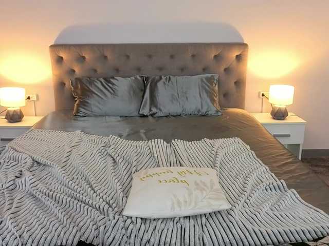 CyrenaLuxe's BongaCams show and profile