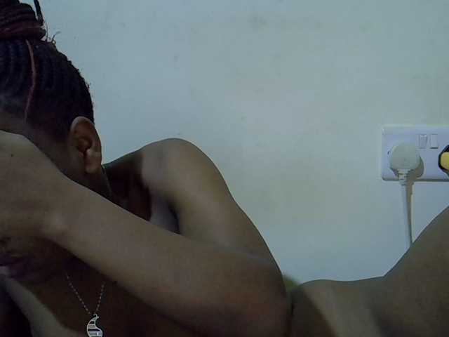 le modèle Queen-fantacy est en webcam porno dans un show sur le site bongacams, il possède les tags suivants: Ebony,Brunette,Trimmed