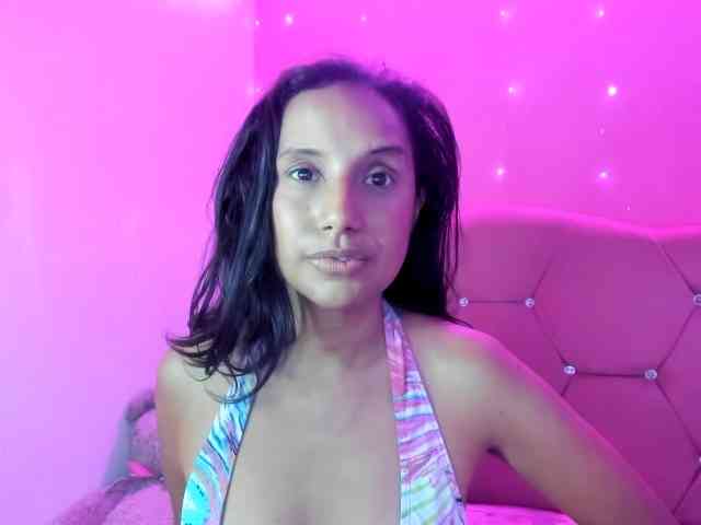 CanelaEbony19 webcam