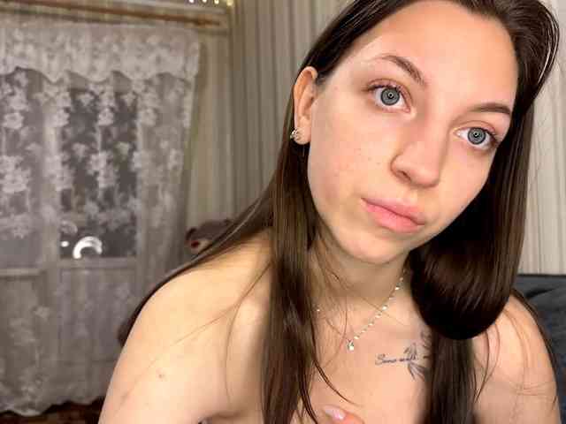 CameliaHovermale webcam