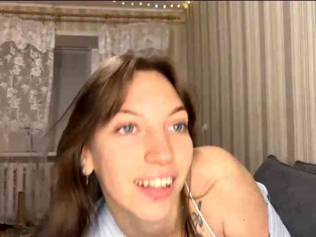 CameliaHovermale webcam