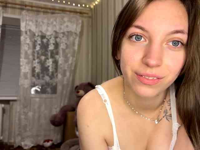 CameliaHovermale webcam