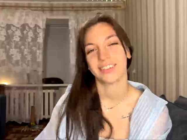 CameliaHovermale webcam