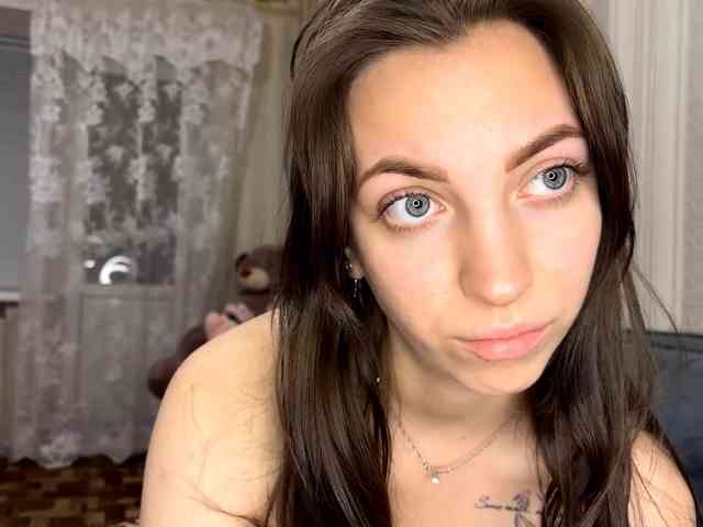 CameliaHovermale webcam