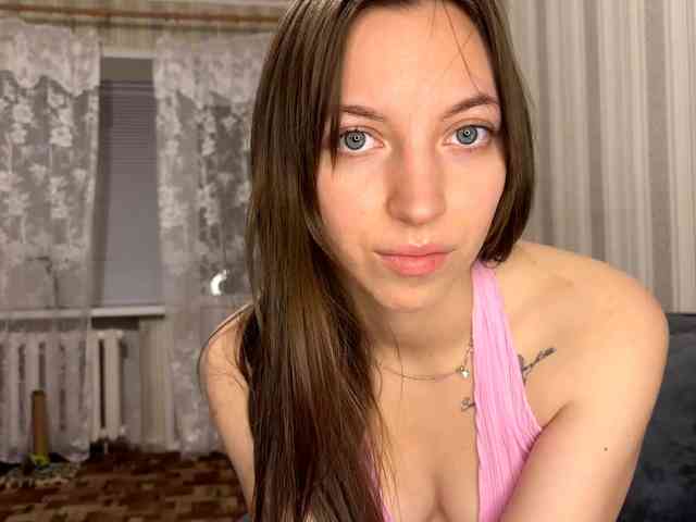 CameliaHovermale webcam