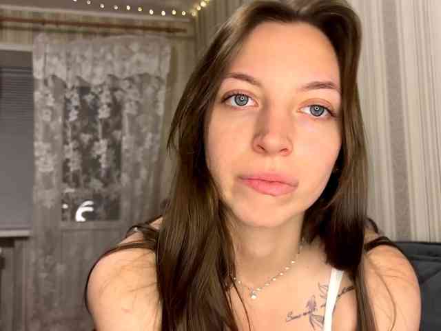 CameliaHovermale webcam