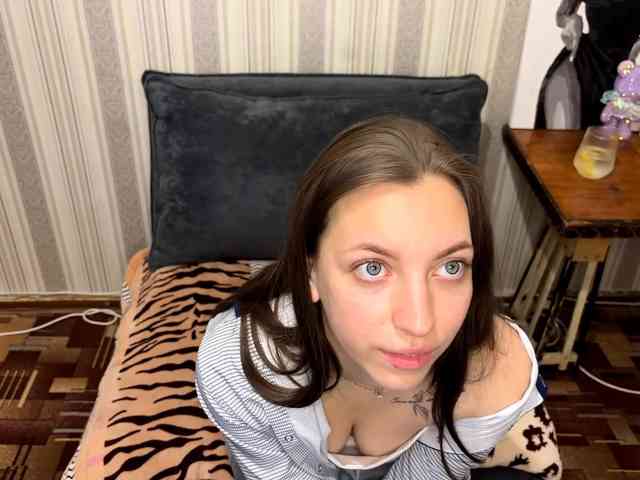 CameliaHovermale webcam