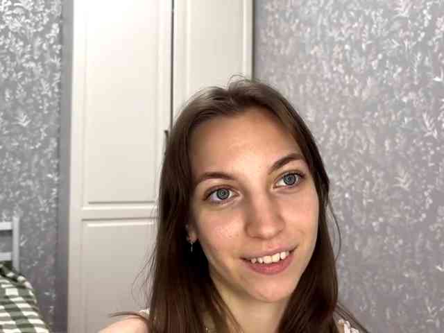 CameliaHovermale webcam