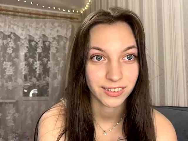 CameliaHovermale webcam