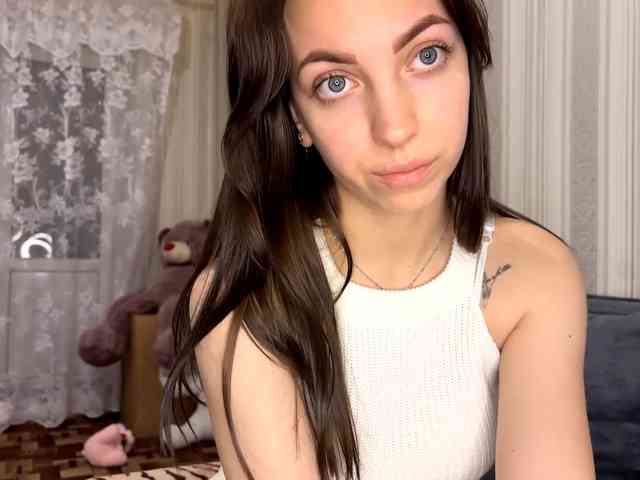 CameliaHovermale webcam